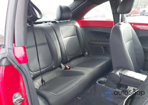 2014 Volkswagen Beetle 2.5L z USA, uszkodzony, nr VIN 3VWJP7AT8EM608934